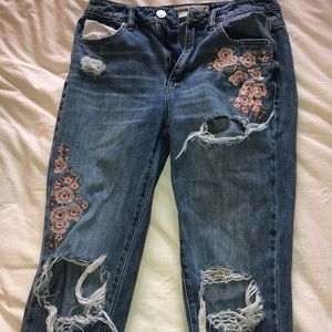 Ripped jeans with flower embroidery